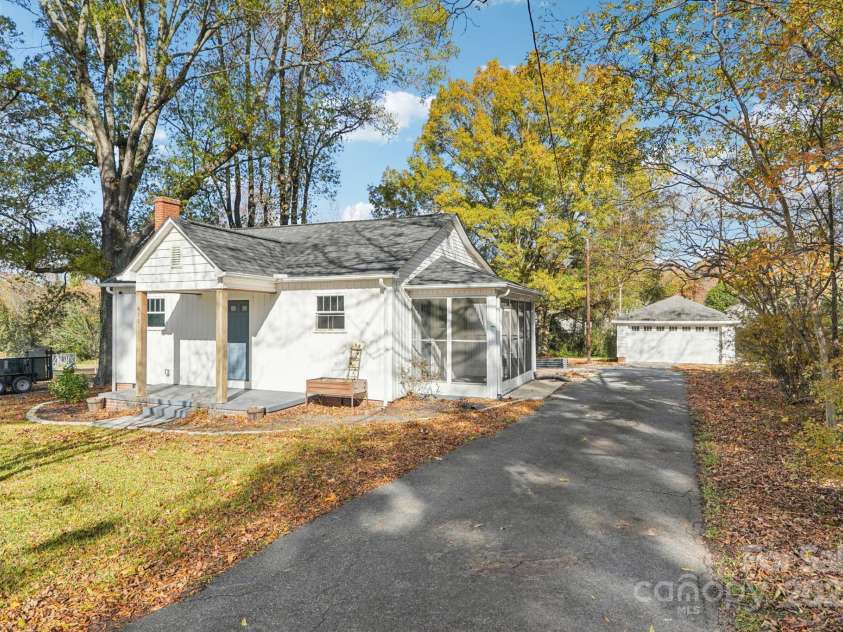 611 Sumner Street, Kannapolis, NC 28083.  MLS# CAR4321765, YatesRealty ID 4320. 
