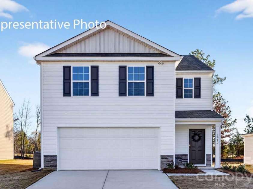 2121 10th Street, Hickory, NC 28602.  MLS# CAR4413473, YatesRealty ID 43200. 