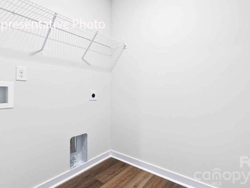 2121 10th Street, Hickory, NC 28602.  MLS# CAR4413473, YatesRealty ID 43200. 