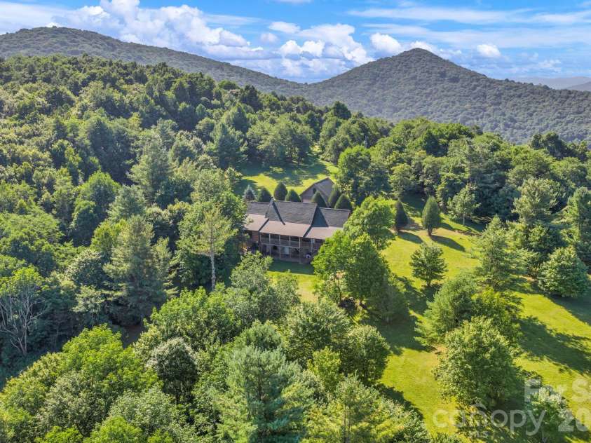 525 Schoolhouse Ridge, Boone, NC 28607.  MLS# CAR4410636, YatesRealty ID 43202. 