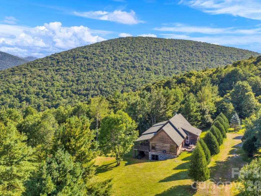 525 Schoolhouse Ridge, Boone, NC 28607.  MLS# CAR4410636, YatesRealty ID 43202. 
