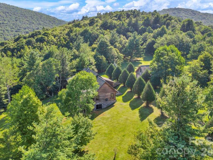 525 Schoolhouse Ridge, Boone, NC 28607.  MLS# CAR4410636, YatesRealty ID 43202. 