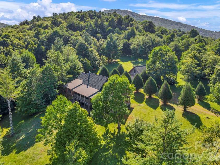 525 Schoolhouse Ridge, Boone, NC 28607.  MLS# CAR4410636, YatesRealty ID 43202. 