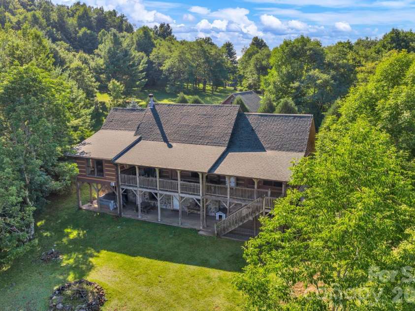525 Schoolhouse Ridge, Boone, NC 28607.  MLS# CAR4410636, YatesRealty ID 43202. 