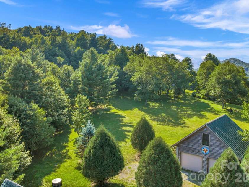 525 Schoolhouse Ridge, Boone, NC 28607.  MLS# CAR4410636, YatesRealty ID 43202. 