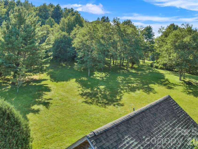 525 Schoolhouse Ridge, Boone, NC 28607.  MLS# CAR4410636, YatesRealty ID 43202. 