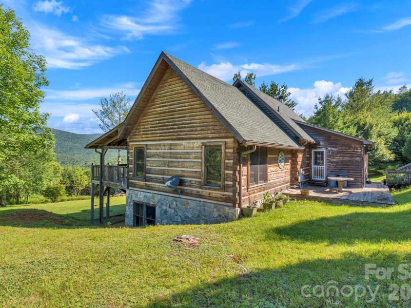 525 Schoolhouse Ridge, Boone, NC 28607.  MLS# CAR4410636, YatesRealty ID 43202. 
