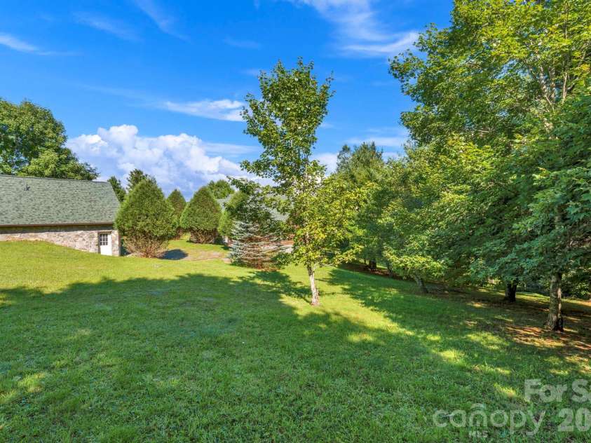 525 Schoolhouse Ridge, Boone, NC 28607.  MLS# CAR4410636, YatesRealty ID 43202. 