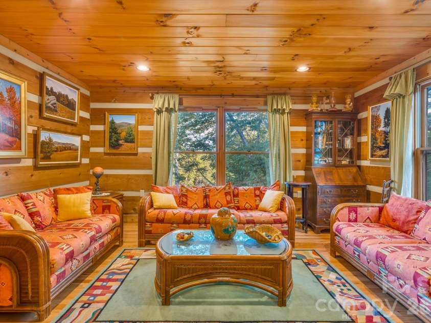 525 Schoolhouse Ridge, Boone, NC 28607.  MLS# CAR4410636, YatesRealty ID 43202. Den, sunroom, or flex room