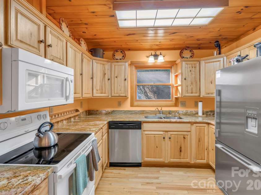 525 Schoolhouse Ridge, Boone, NC 28607.  MLS# CAR4410636, YatesRealty ID 43202. Kitchen with walk-out access