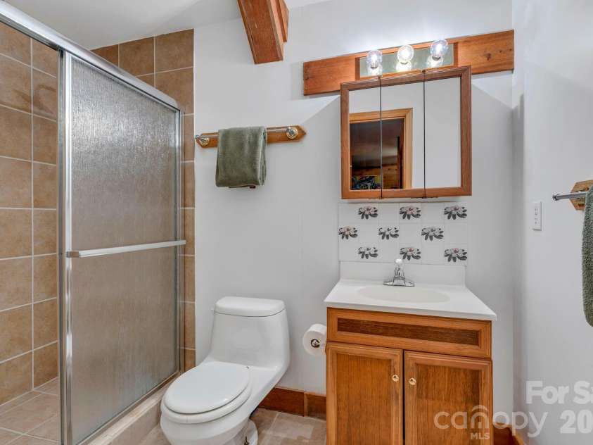 525 Schoolhouse Ridge, Boone, NC 28607.  MLS# CAR4410636, YatesRealty ID 43202. Lower-level full bath