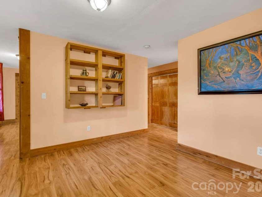 525 Schoolhouse Ridge, Boone, NC 28607.  MLS# CAR4410636, YatesRealty ID 43202. Lower-level sitting or bonus area