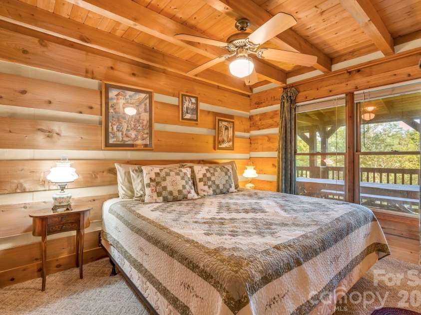 525 Schoolhouse Ridge, Boone, NC 28607.  MLS# CAR4410636, YatesRealty ID 43202. Main-level bedroom