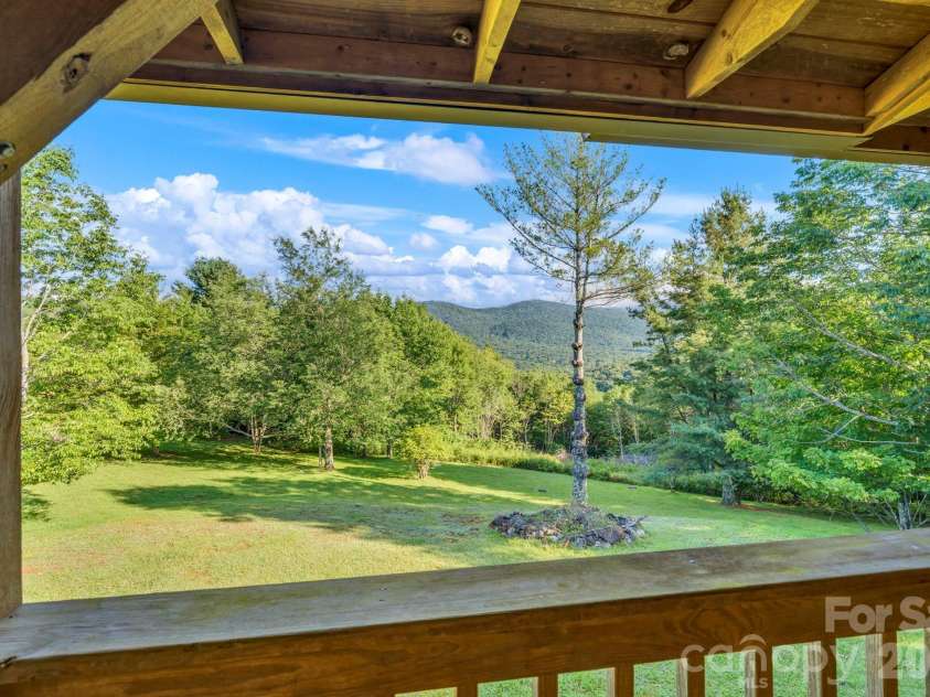 525 Schoolhouse Ridge, Boone, NC 28607.  MLS# CAR4410636, YatesRealty ID 43202. Main-level full deck with VIEWS!