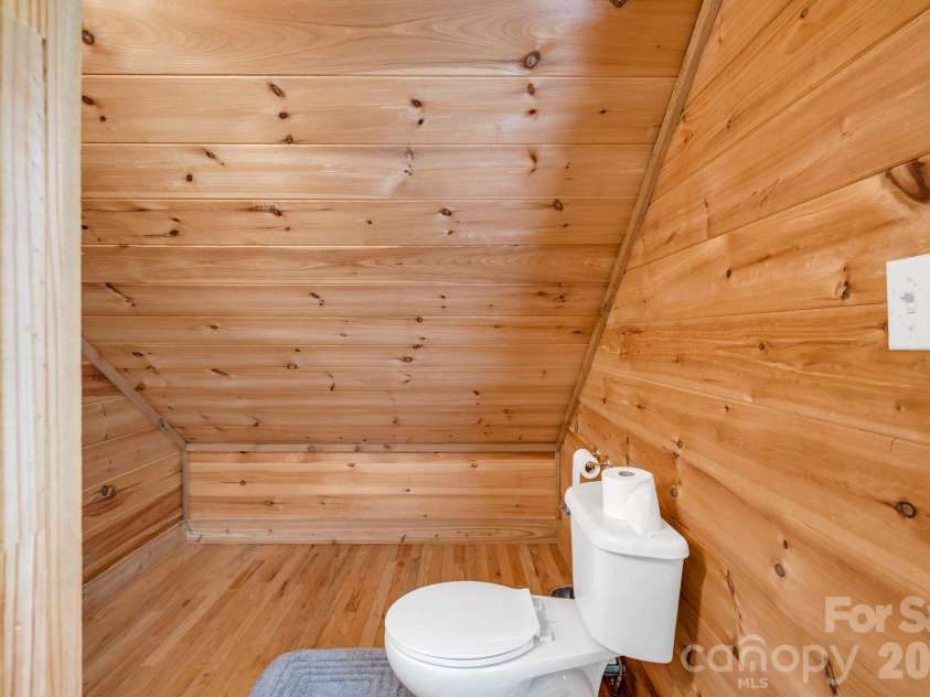 525 Schoolhouse Ridge, Boone, NC 28607.  MLS# CAR4410636, YatesRealty ID 43202. Studio or workshop half bath