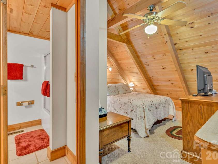 525 Schoolhouse Ridge, Boone, NC 28607.  MLS# CAR4410636, YatesRealty ID 43202. Upper-level loft or bonus area, overlooking Great Room below