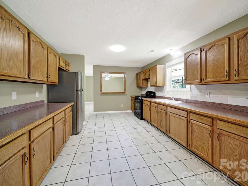 1805 Lillian Lane, Fort Mill, SC 29708.  MLS# CAR4411780, YatesRealty ID 43203. 