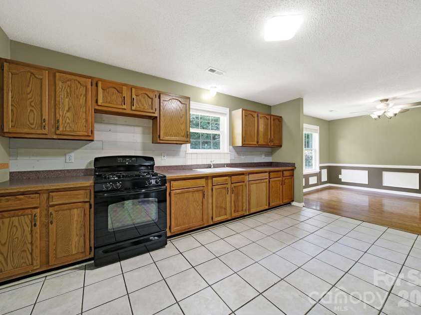 1805 Lillian Lane, Fort Mill, SC 29708.  MLS# CAR4411780, YatesRealty ID 43203. 