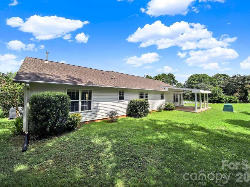 1805 Lillian Lane, Fort Mill, SC 29708.  MLS# CAR4411780, YatesRealty ID 43203. 