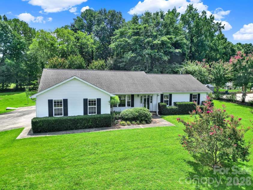 1805 Lillian Lane, Fort Mill, SC 29708.  MLS# CAR4411780, YatesRealty ID 43203. 
