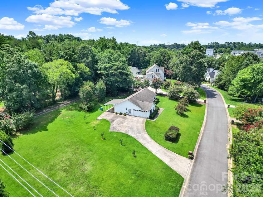 1805 Lillian Lane, Fort Mill, SC 29708.  MLS# CAR4411780, YatesRealty ID 43203. 
