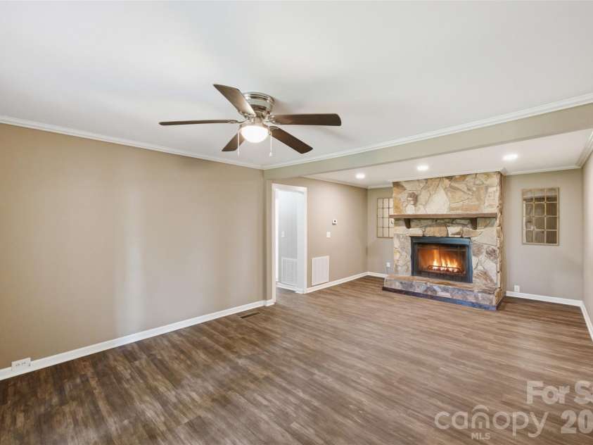 10814 Moores Chapel Road, Charlotte, NC 28214.  MLS# CAR4412287, YatesRealty ID 43207. 