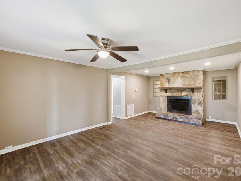10814 Moores Chapel Road, Charlotte, NC 28214.  MLS# CAR4412287, YatesRealty ID 43207. 