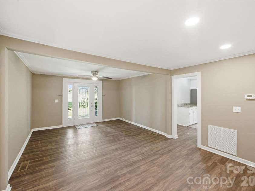 10814 Moores Chapel Road, Charlotte, NC 28214.  MLS# CAR4412287, YatesRealty ID 43207. 