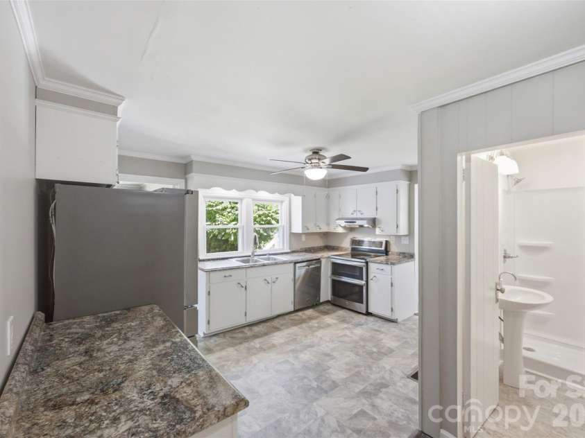 10814 Moores Chapel Road, Charlotte, NC 28214.  MLS# CAR4412287, YatesRealty ID 43207. 