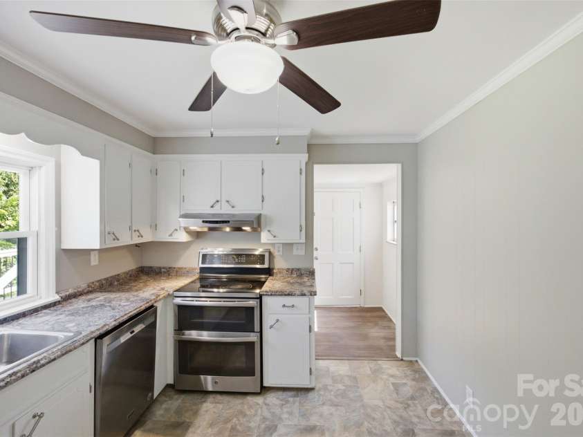 10814 Moores Chapel Road, Charlotte, NC 28214.  MLS# CAR4412287, YatesRealty ID 43207. 