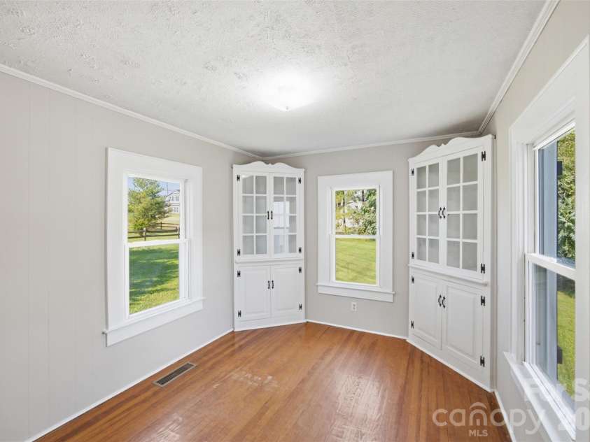 10814 Moores Chapel Road, Charlotte, NC 28214.  MLS# CAR4412287, YatesRealty ID 43207. 