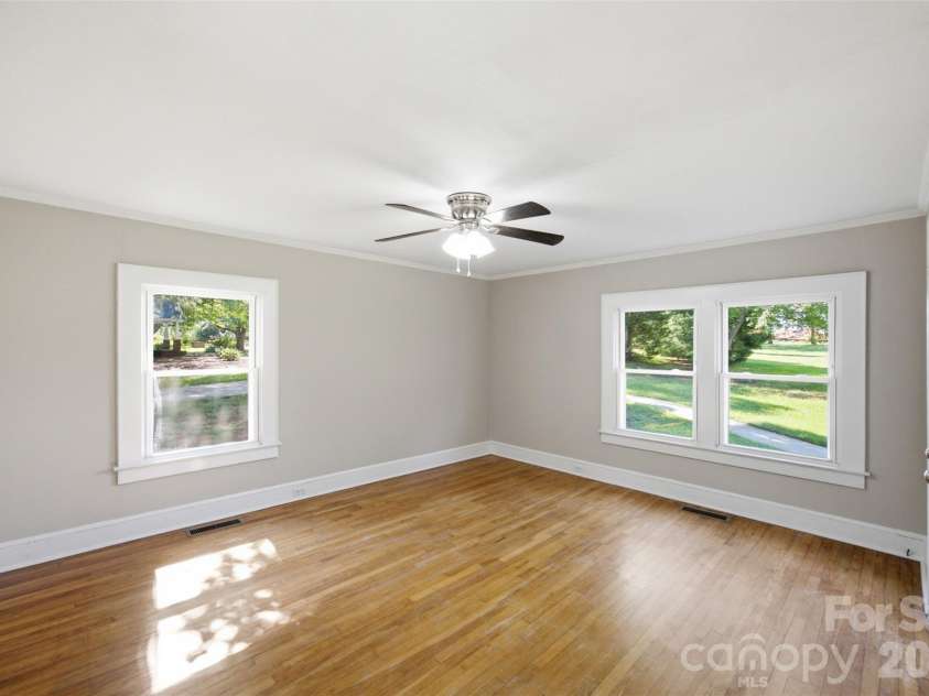 10814 Moores Chapel Road, Charlotte, NC 28214.  MLS# CAR4412287, YatesRealty ID 43207. 