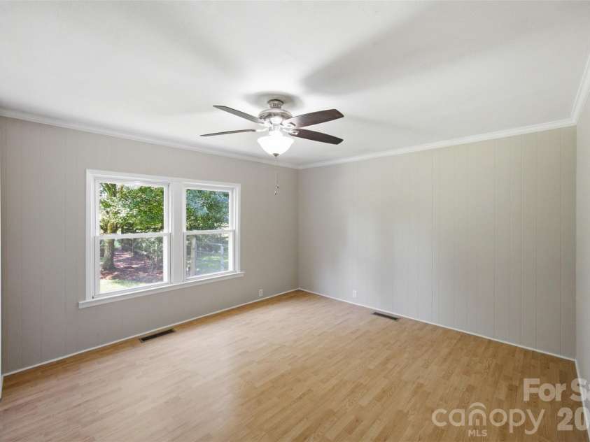 10814 Moores Chapel Road, Charlotte, NC 28214.  MLS# CAR4412287, YatesRealty ID 43207. 