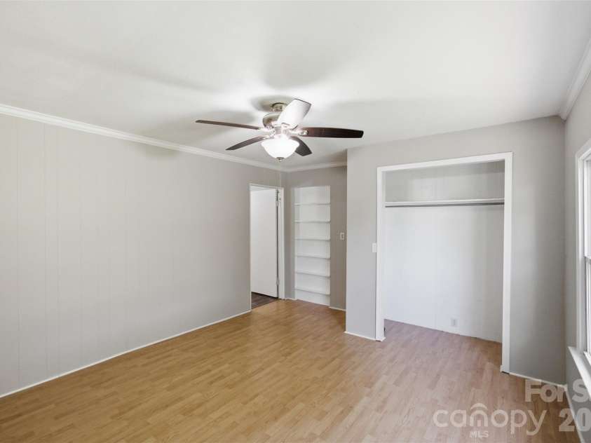 10814 Moores Chapel Road, Charlotte, NC 28214.  MLS# CAR4412287, YatesRealty ID 43207. 