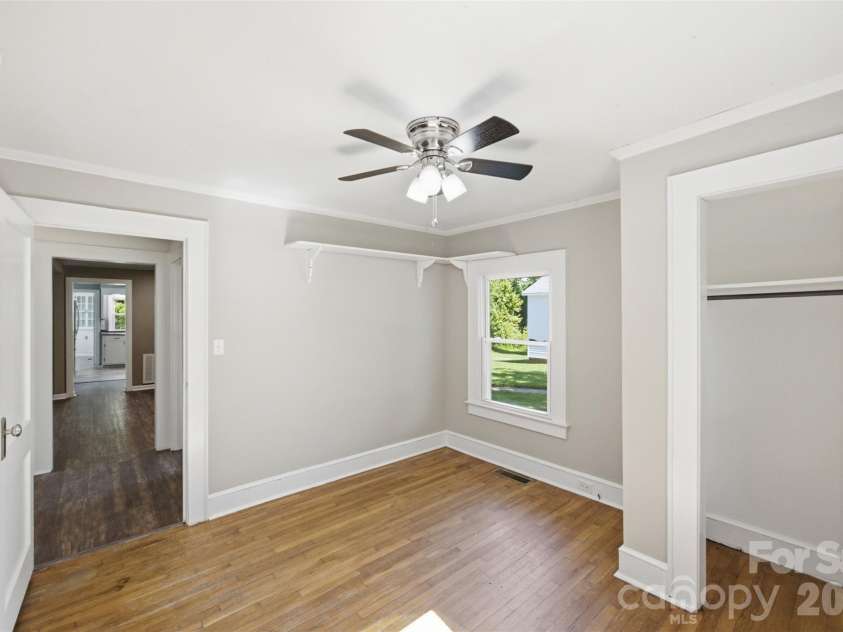 10814 Moores Chapel Road, Charlotte, NC 28214.  MLS# CAR4412287, YatesRealty ID 43207. 