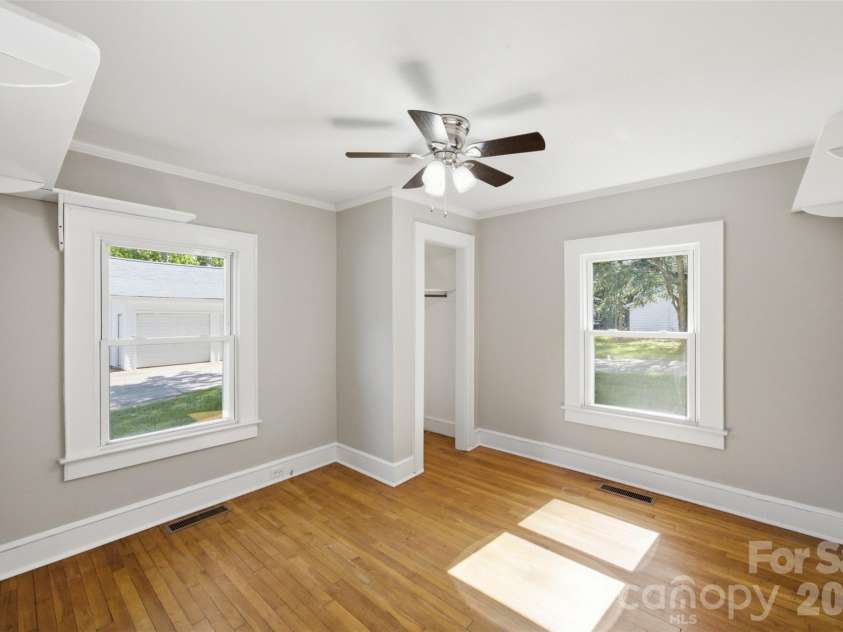 10814 Moores Chapel Road, Charlotte, NC 28214.  MLS# CAR4412287, YatesRealty ID 43207. 