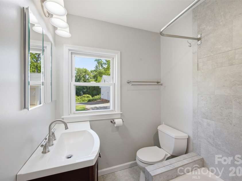 10814 Moores Chapel Road, Charlotte, NC 28214.  MLS# CAR4412287, YatesRealty ID 43207. 