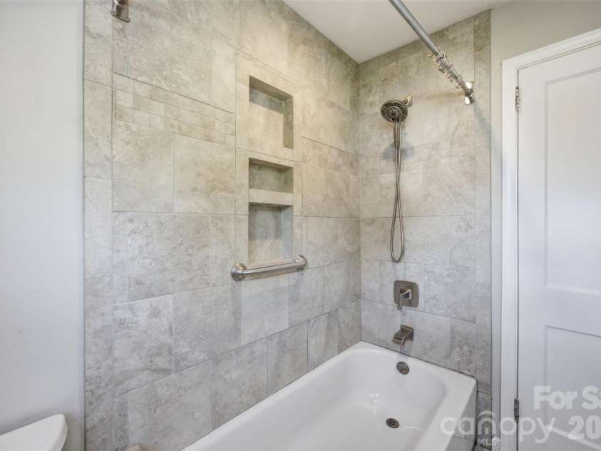 10814 Moores Chapel Road, Charlotte, NC 28214.  MLS# CAR4412287, YatesRealty ID 43207. 