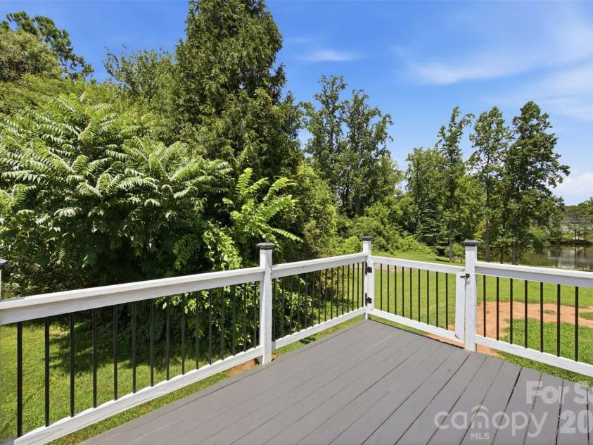 10814 Moores Chapel Road, Charlotte, NC 28214.  MLS# CAR4412287, YatesRealty ID 43207. 