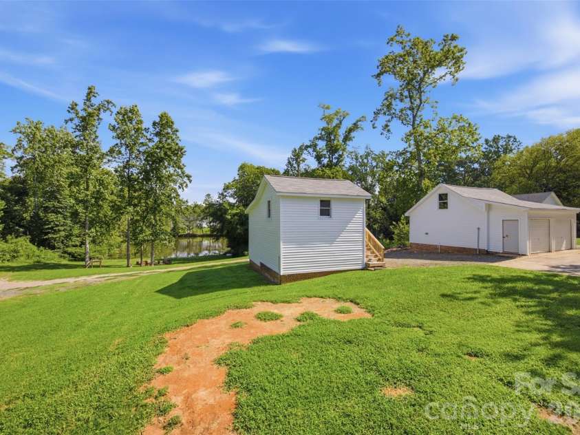 10814 Moores Chapel Road, Charlotte, NC 28214.  MLS# CAR4412287, YatesRealty ID 43207. 