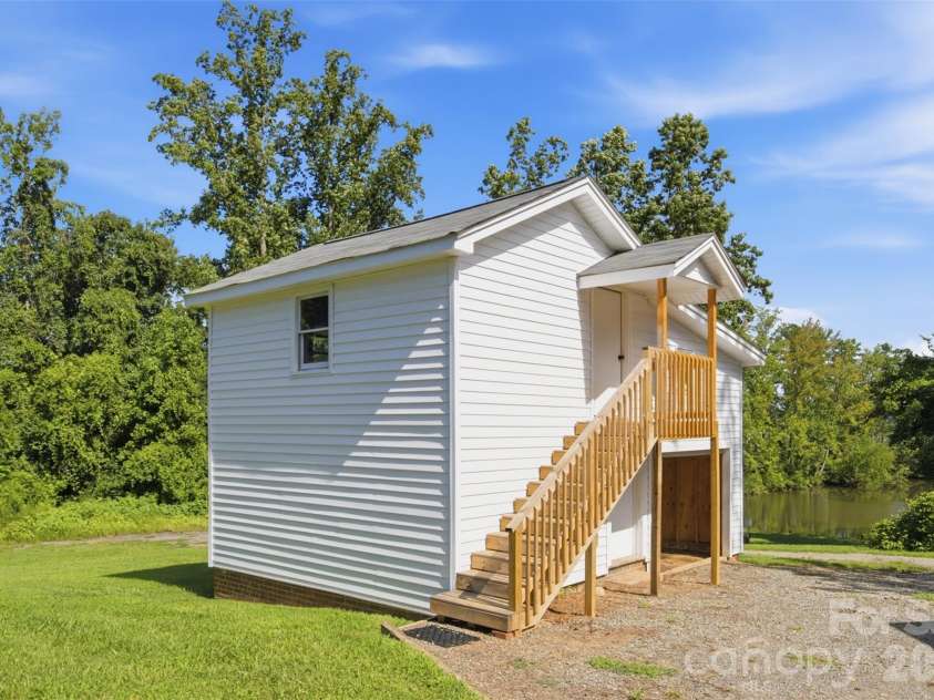 10814 Moores Chapel Road, Charlotte, NC 28214.  MLS# CAR4412287, YatesRealty ID 43207. 