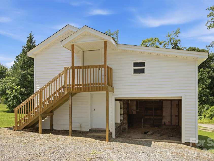 10814 Moores Chapel Road, Charlotte, NC 28214.  MLS# CAR4412287, YatesRealty ID 43207. 