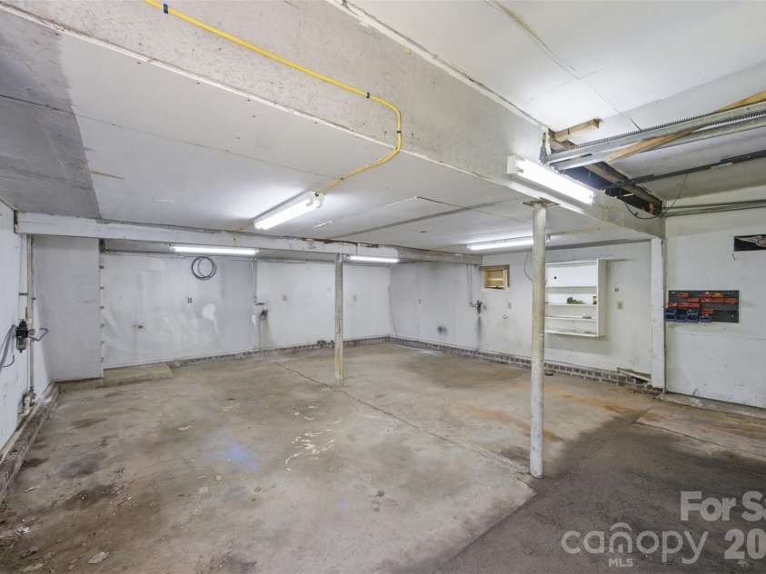 10814 Moores Chapel Road, Charlotte, NC 28214.  MLS# CAR4412287, YatesRealty ID 43207. 