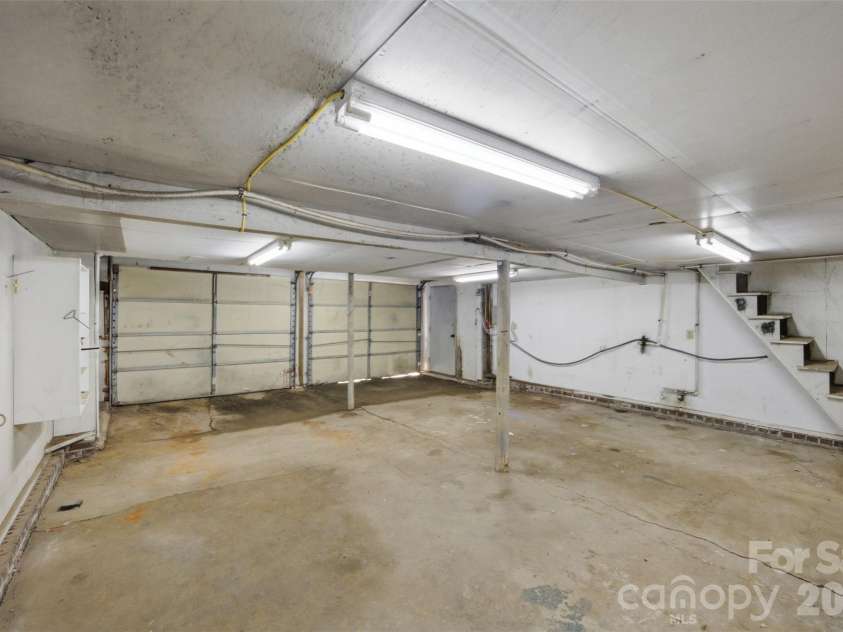 10814 Moores Chapel Road, Charlotte, NC 28214.  MLS# CAR4412287, YatesRealty ID 43207. 