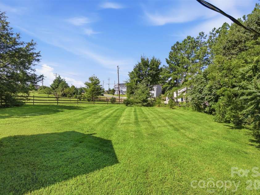 10814 Moores Chapel Road, Charlotte, NC 28214.  MLS# CAR4412287, YatesRealty ID 43207. 