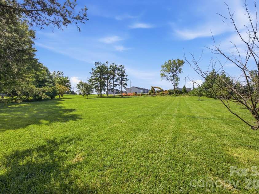 10814 Moores Chapel Road, Charlotte, NC 28214.  MLS# CAR4412287, YatesRealty ID 43207. 