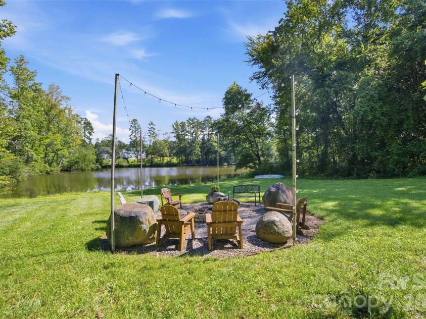 10814 Moores Chapel Road, Charlotte, NC 28214.  MLS# CAR4412287, YatesRealty ID 43207. 