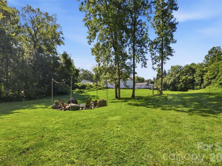 10814 Moores Chapel Road, Charlotte, NC 28214.  MLS# CAR4412287, YatesRealty ID 43207. 