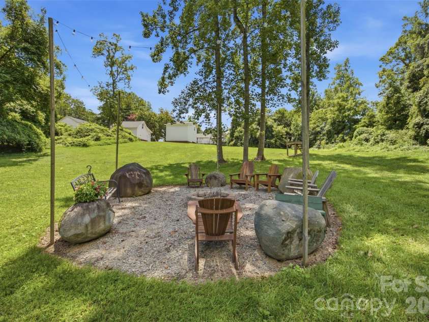 10814 Moores Chapel Road, Charlotte, NC 28214.  MLS# CAR4412287, YatesRealty ID 43207. 