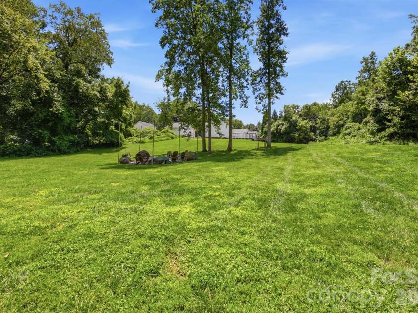 10814 Moores Chapel Road, Charlotte, NC 28214.  MLS# CAR4412287, YatesRealty ID 43207. 